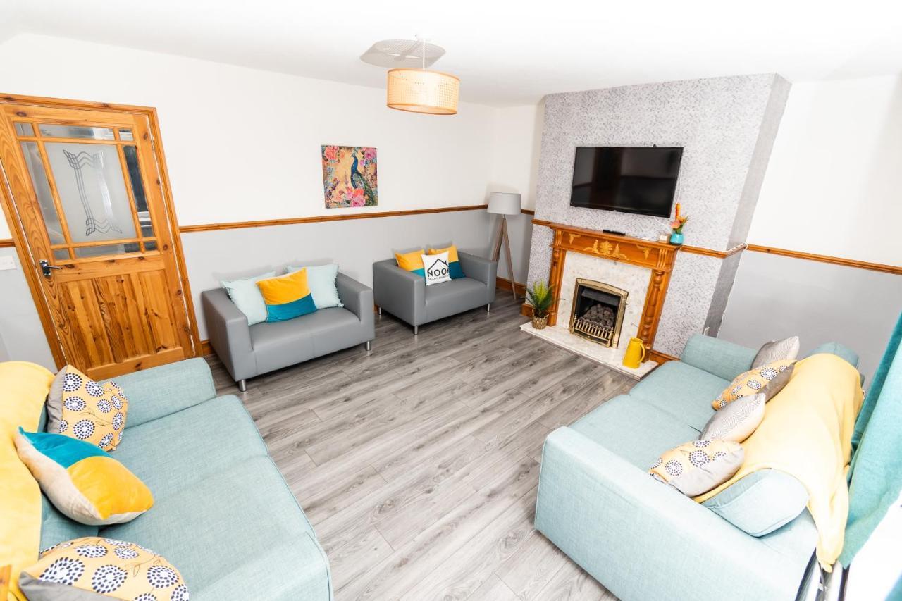 Greenbourne - 4 Bedrooms Sleeps 8 Free Parking Gateshead Bagian luar foto