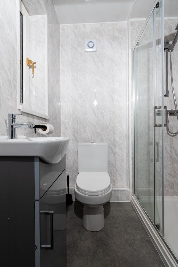 Greenbourne - 4 Bedrooms Sleeps 8 Free Parking Gateshead Bagian luar foto