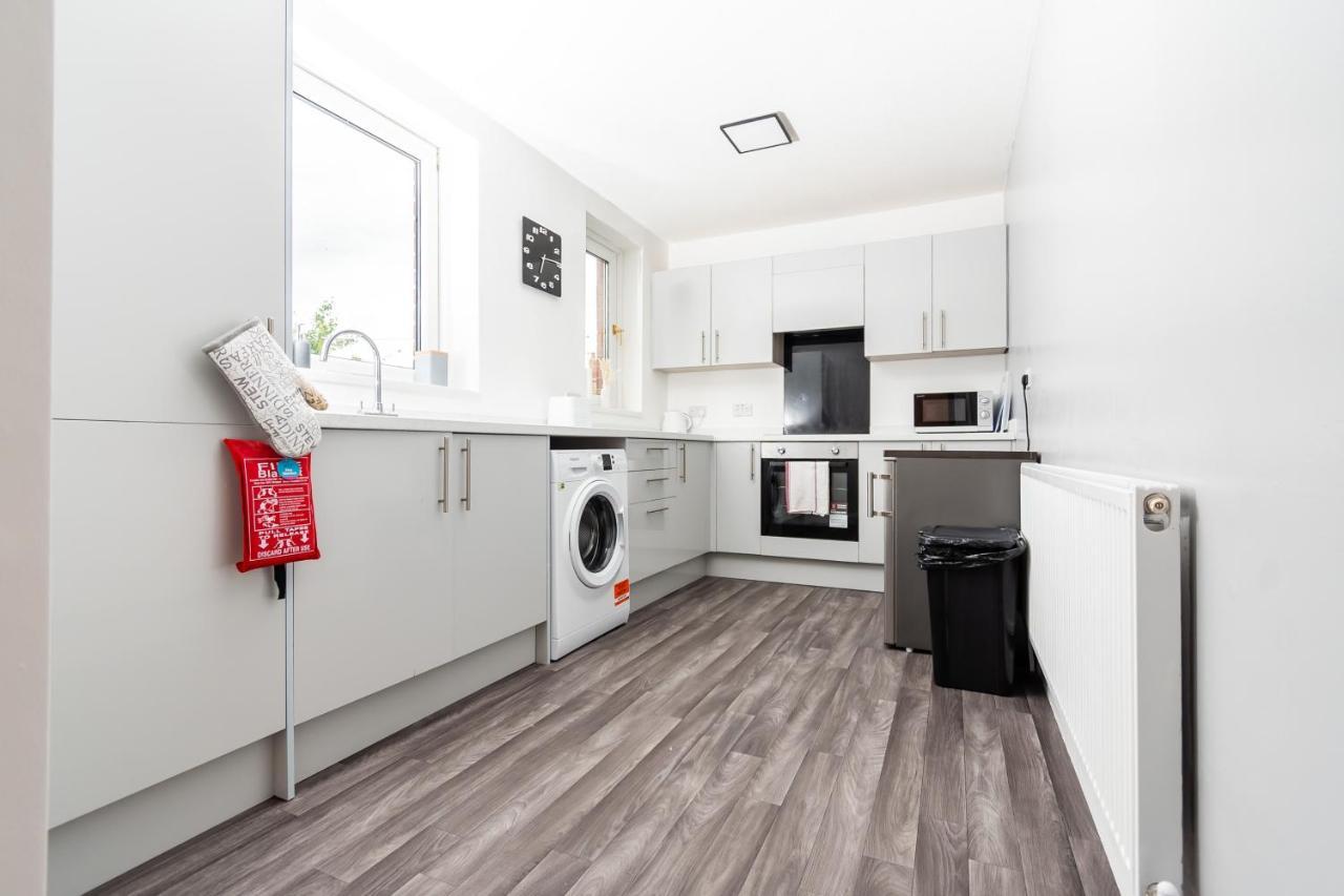 Greenbourne - 4 Bedrooms Sleeps 8 Free Parking Gateshead Bagian luar foto