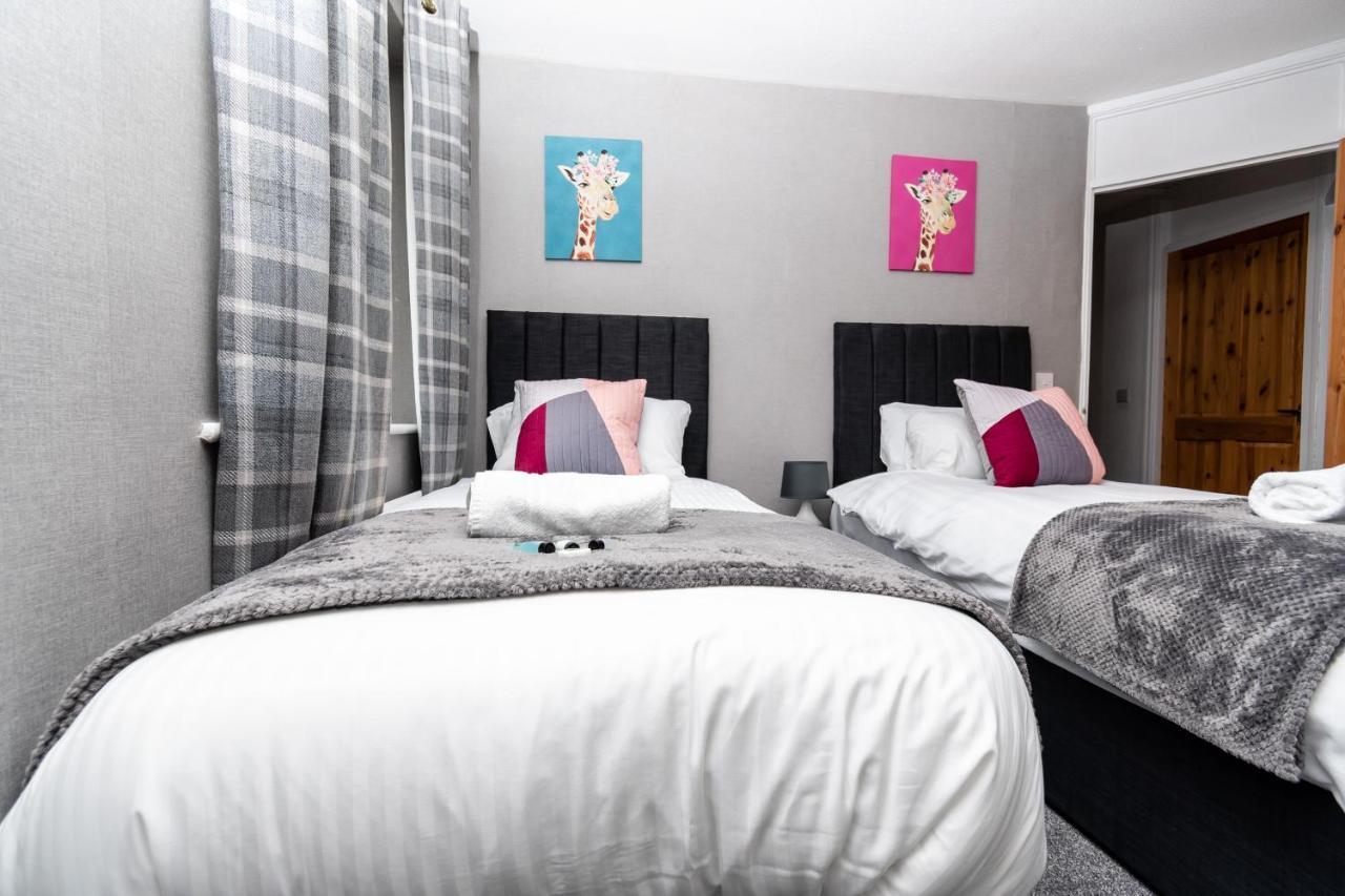 Greenbourne - 4 Bedrooms Sleeps 8 Free Parking Gateshead Bagian luar foto