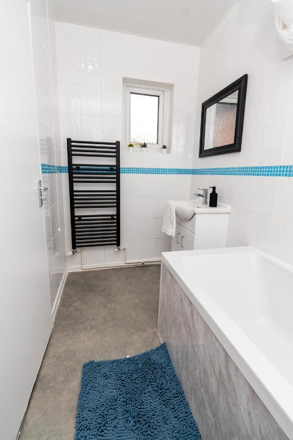 Greenbourne - 4 Bedrooms Sleeps 8 Free Parking Gateshead Bagian luar foto