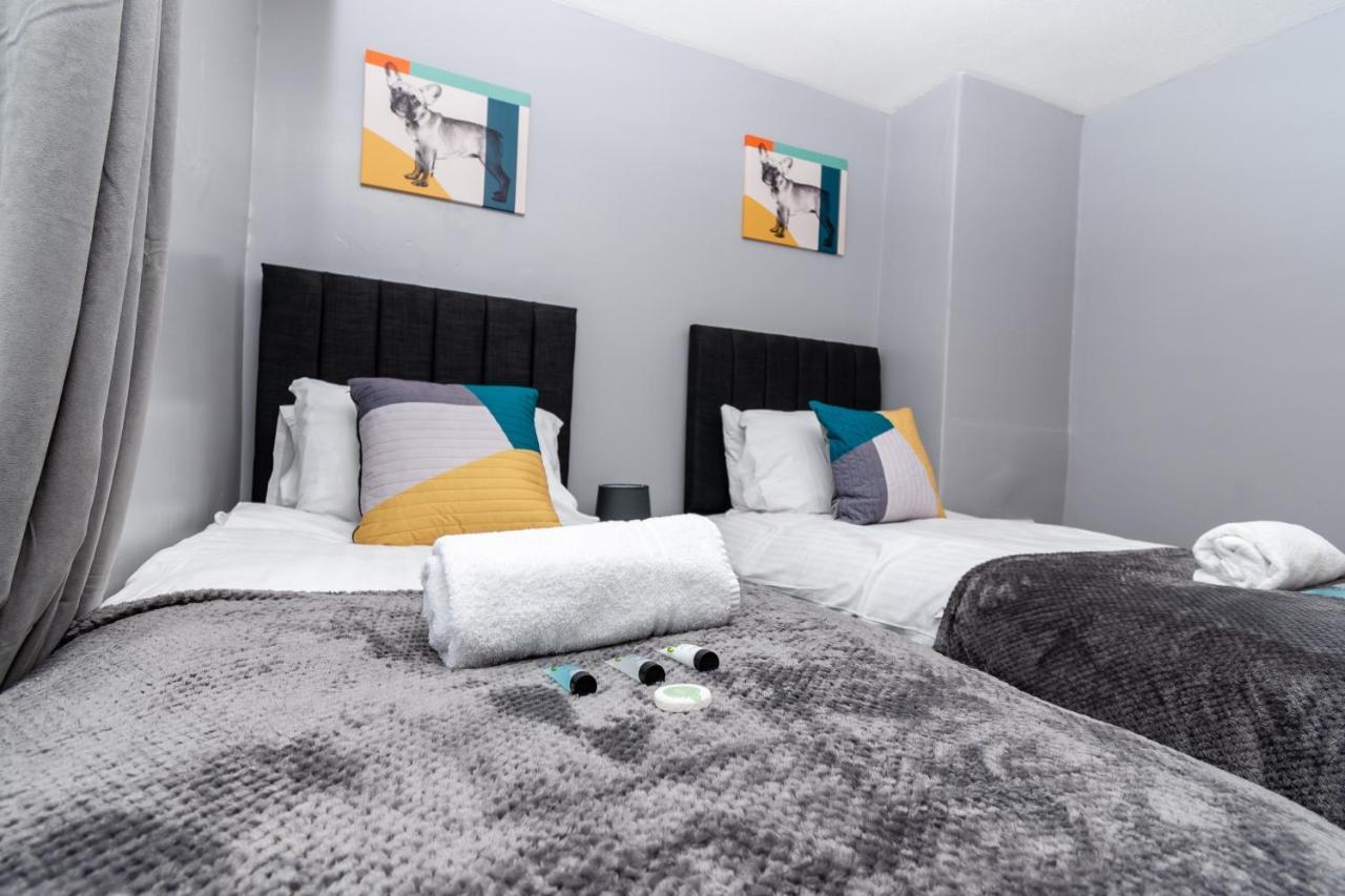 Greenbourne - 4 Bedrooms Sleeps 8 Free Parking Gateshead Bagian luar foto